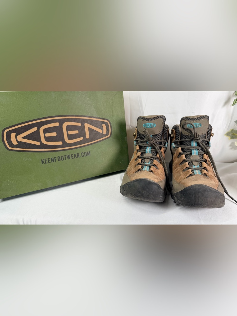 KEEN Targhee III Mid WP Women’s Waterproof Hiking Boots